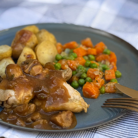 Kippendijtjes met pekes & erwtjes en ovenpatatjes